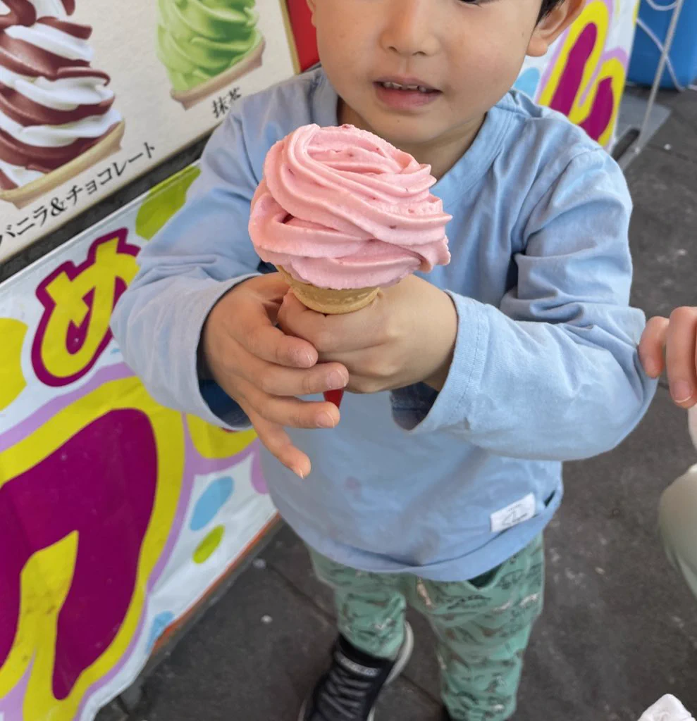 なんて優しい子！ソフトクリームを失敗したお兄さんに４歳児が一言！