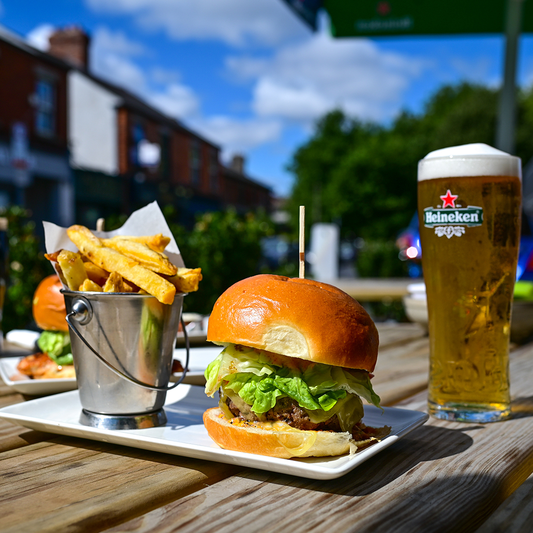 MulligansD4's tweet photo. Brighten up your Monday with a lunch that looks like this at Mulligans D4 π
#MulligansD4 #guinness #sandymount #bestfoodindublin #dineindublin #dublineats #dublinfood #roastdinner #bestroastindublin https://t.co/JJjVqYGhyA