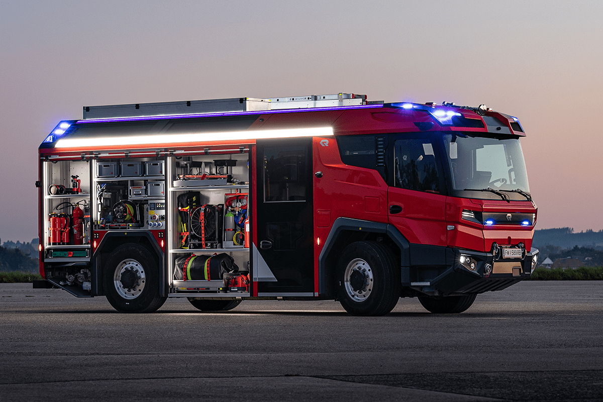 RosenbauerGroup's tweet image. What&apos;s in the RT 🚒💪
The #RevolutionaryTechnology is not just developed further from existing technology - this vehicle was developed from the ground up. It sets new standards &amp;amp; scores highly with numerous practical features.
👉 bit.ly/3LUkB7v
#firefighting #Rosenbauer