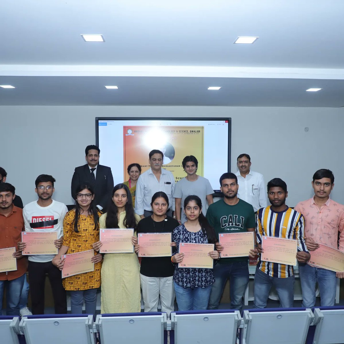 PositiveRishi's tweet photo. Delighted to present @ImRaina book #Believe to Yuvraj Mahanaryaman @AScindia during #YuvaUnstoppable scholarship launch in #MITS #Gwalior @AmitabhShah @UnstoppableYUVA @JM_Scindia

Peace, Love &amp; Positivity 💫
Positive Rishikumar https://t.co/Vd2mBM8YJ7