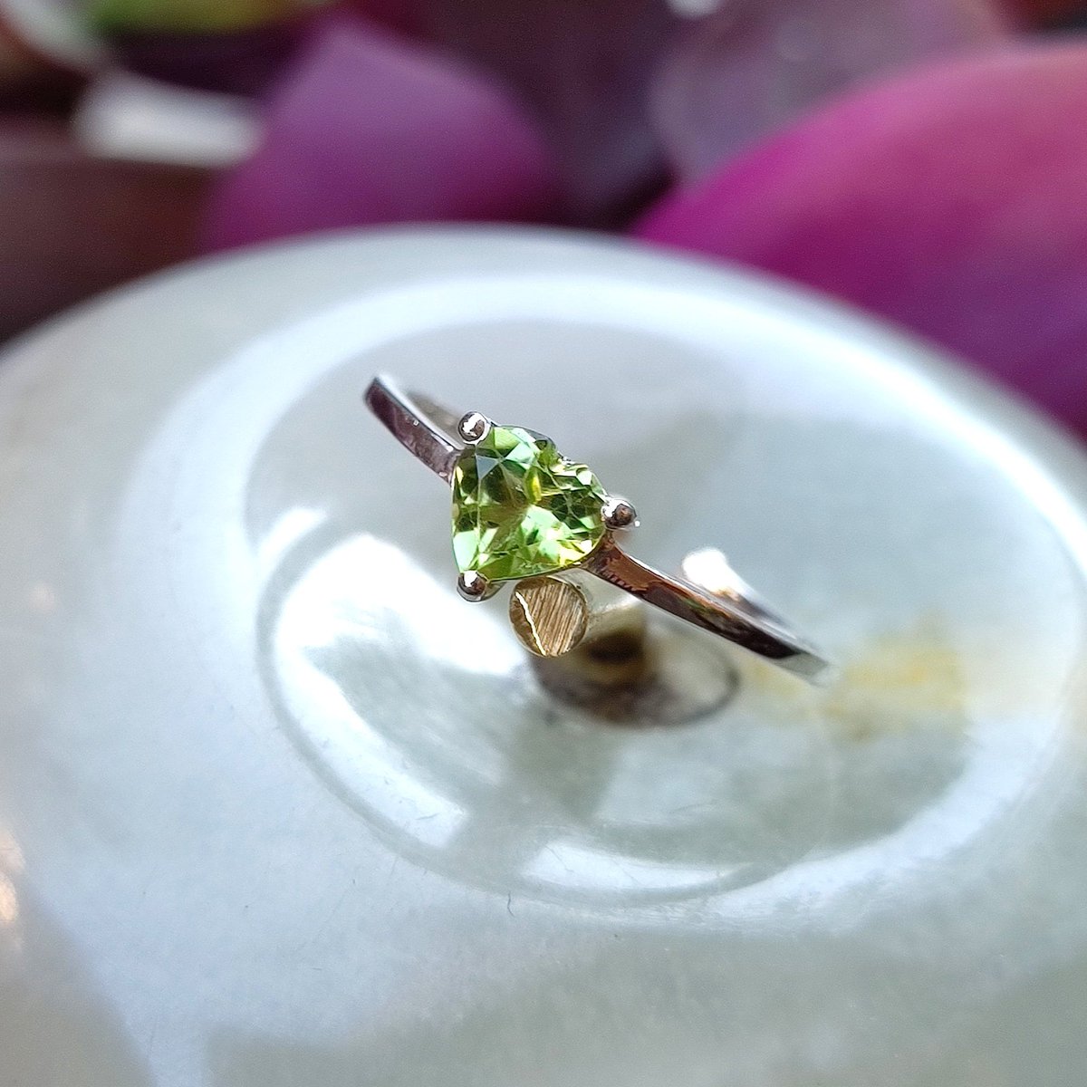 LeuvenJewels's tweet photo. Excited to share the latest addition to my #etsy shop: Peridot Statement Heart Stone Ring https://t.co/18YDkMHDf5 #girls #ethicalgemstones #heart #cathedral #minimalist #silver #green #peridot #etsy #leuvenjewels #peridotring #heartshapering #giftforlove #gift #love https://t.co/dWVRbz9TJP