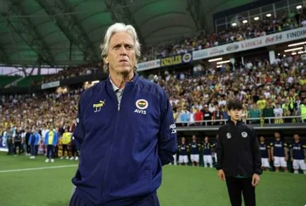 Julio Cesar: "Jorge Jesus, çok değer verdiğim biri ve benim arkadaşım. Benfica'da teknik direktörümdü ve kendisiyle harika olan ilişkim devam ediyor."