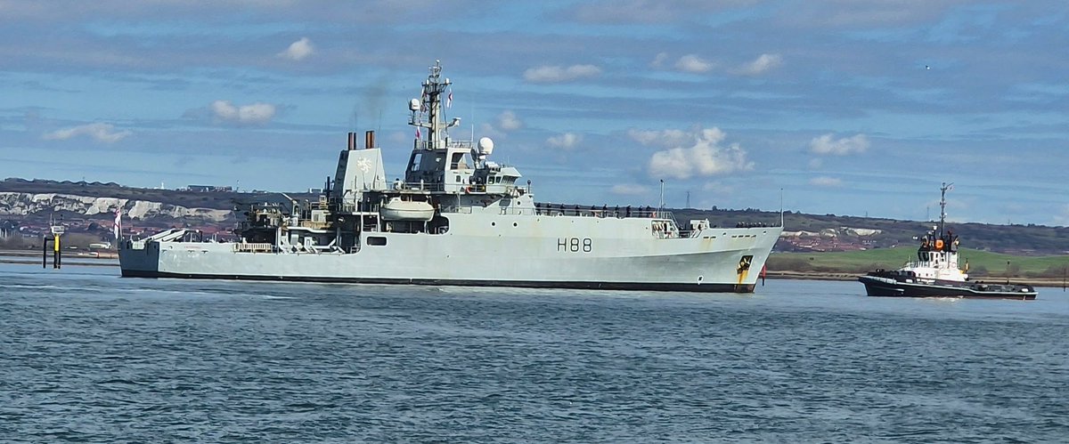 AWenham1's tweet photo. HMS Enterprise boldly going into retirement today @HMSEnterprise @RoyalNavy @NavyLookout @ThingsNavy @WarshipCam @WarshipsIFR @warshipworld #HMSENTERPRISE https://t.co/Kee54g1017