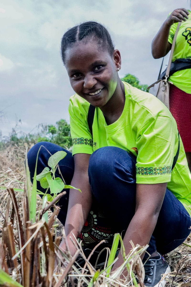 FairventuresUg's tweet photo. "Planting a tree today is sowing the seeds of a greener, healthier tomorrow 🌳🌿 #TreePlanting #ClimateAction #Trees #Forests https://t.co/mnyiKcdDQx