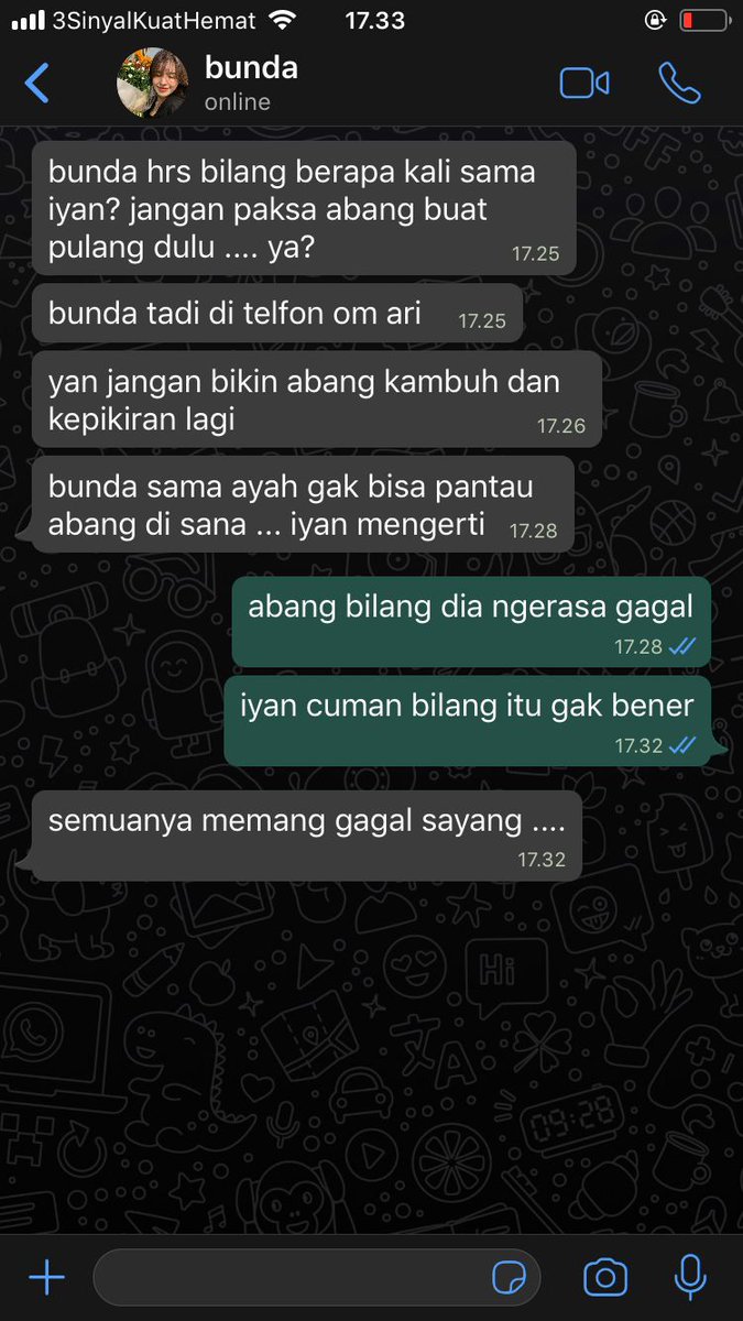 armaraher's tweet photo. the final chapter; iyan bukan anak tengah

doyoung renjun one tweet au https://t.co/pQSRXD8rHQ