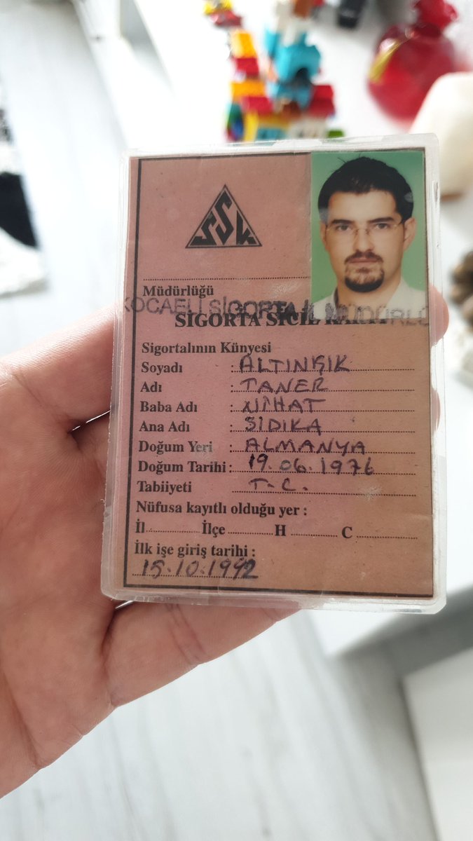 Goldenlight41's tweet photo. Sayın. @vedatbilgn  Bakın Bu Kartı Sizin Başında Olduğunuz Sigortalar Kurumu Vermiş
Bu Kartı Öğrenciye Değil
Fabrikada Çalışana Veriyorlar
Bu Bir Devlet Ayıbıdır
Lütfen Düzeltin
@RTErdogan 
@dbdevletbahceli 
@akbasogluemin 
#YeniMüjdeStaja https://t.co/vVr9a0myAn