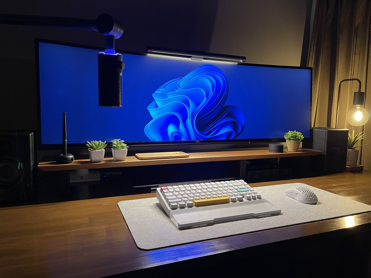 Maria_Libe's tweet image. 良い感じに自作のデスクシェルフがマッチしてくれた！良きかな！

#DIY 
#desksetup 
#お前らのPCデスク周り晒してけ