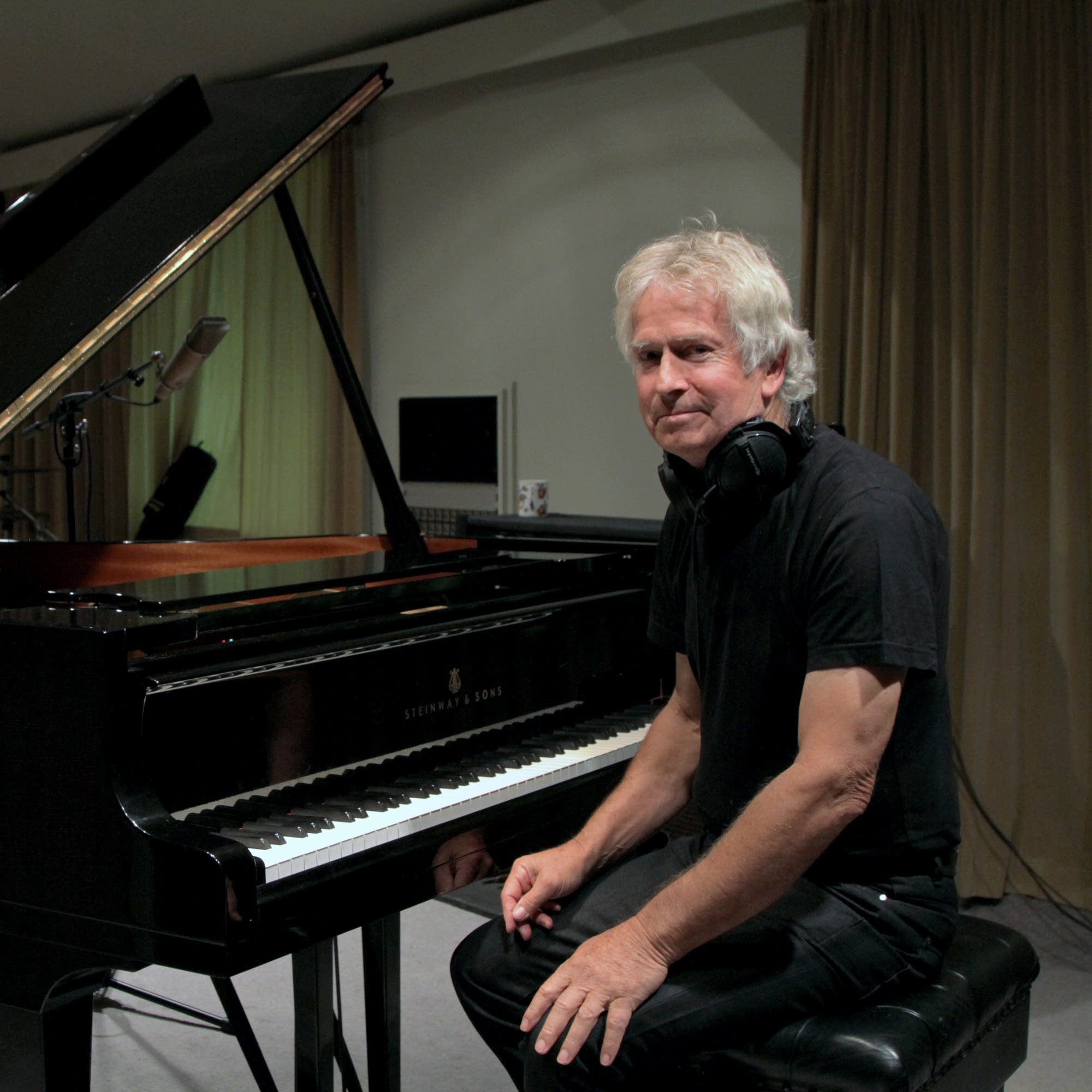 Happy Birthday to Tony Banks, born on this day in 1950. 