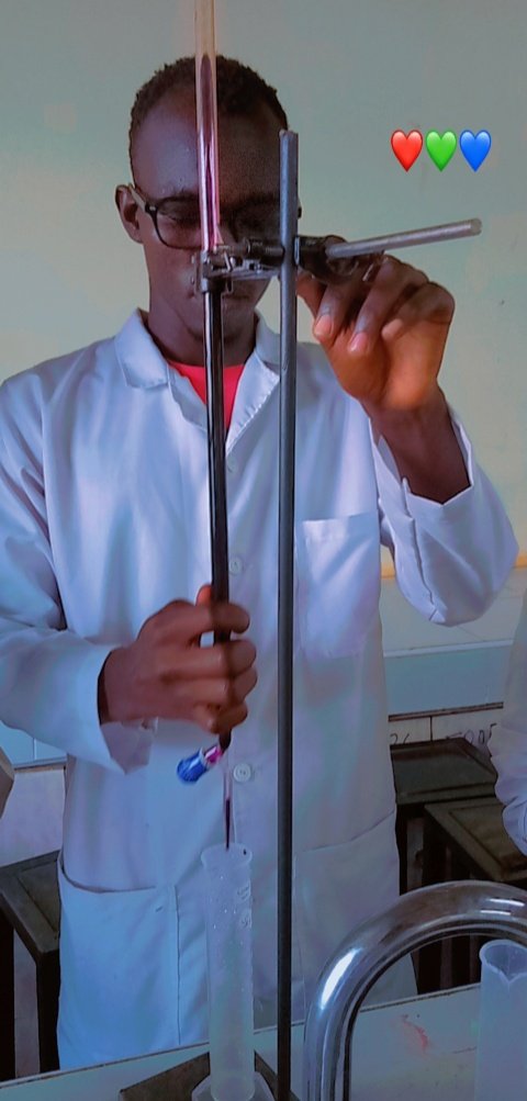 ekupurat's tweet photo. Enyewe kuishi solo ni noma,nimetafuta duster for 1 hour kumbe ndio nimevaa😂😂 https://t.co/LNvSNAZRKW