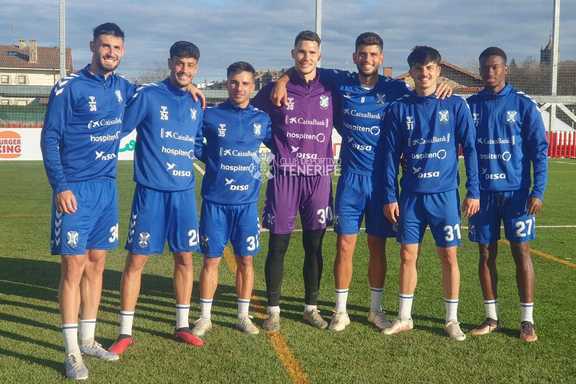 📰⚽️NOTICIA |

𝗖𝗮𝗰𝗵𝗼, 𝟭𝟭º 𝗷𝘂𝗴𝗮𝗱𝗼𝗿 𝗱𝗲𝗹 𝗳𝗶𝗹𝗶𝗮𝗹 𝗾𝘂𝗲 𝗱𝗲𝗯𝘂𝘁𝗮 𝗲𝗻 𝗲𝗹 𝗖𝗗𝗧 𝗰𝗼𝗻 𝗥𝗮𝗺𝗶𝘀 𝘆 𝗽𝗿𝗶𝗺𝗲𝗿 𝗽𝗮𝗹𝗺𝗲𝗿𝗼 𝗱𝗲𝘀𝗱𝗲 𝟭𝟵𝟴𝟵

@cachoo_10 debutó con el @CDTOficial y cogió el testigo de #LopeAcosta:👇

🔗stadiumtenerife.es/cacho-11o-juga…