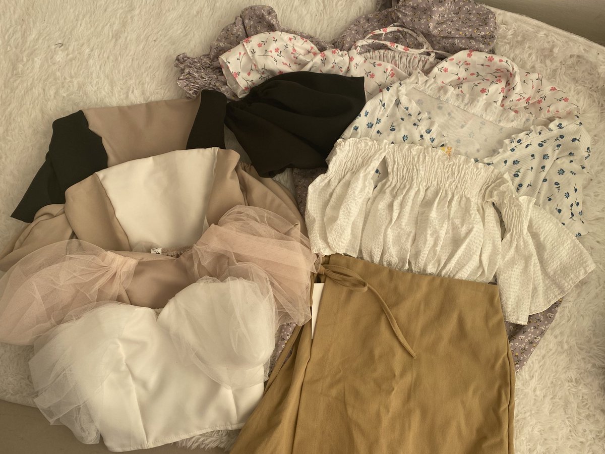 minjoo18010's tweet photo. #โล๊ะตู้ มีทั้งมือ1&amp;2 นะคะ🧺✨ เป็นตัวโชว์ในร้านเอามาโล๊ะขาย ค่าส่งเหมาๆ 35฿📌 เดี่ยวมาลงค่ำๆน้า #ส่งต่อเสื้อผ้ามือสอง #โล๊ะตู้เสื้อผ้า #ตลาดนัดnewjeans #เสื้อผ้ามือสองสภาพดี  #TheGreatestLalisaDay https://t.co/LuybUxH1st