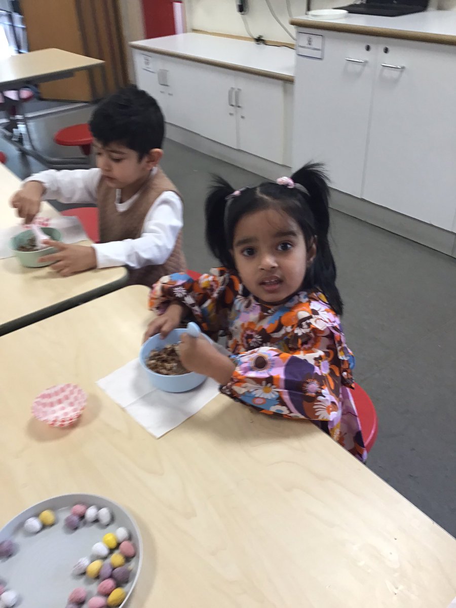 HalleyNursery's tweet photo. This week we will be learning all about Easter… to begin with why the egg is used as a symbol to represent the celebration. We made Easter cupcakes 🧁 #Easter #eyfs #eastercupcake #tolerance https://t.co/UG4i45w4r1