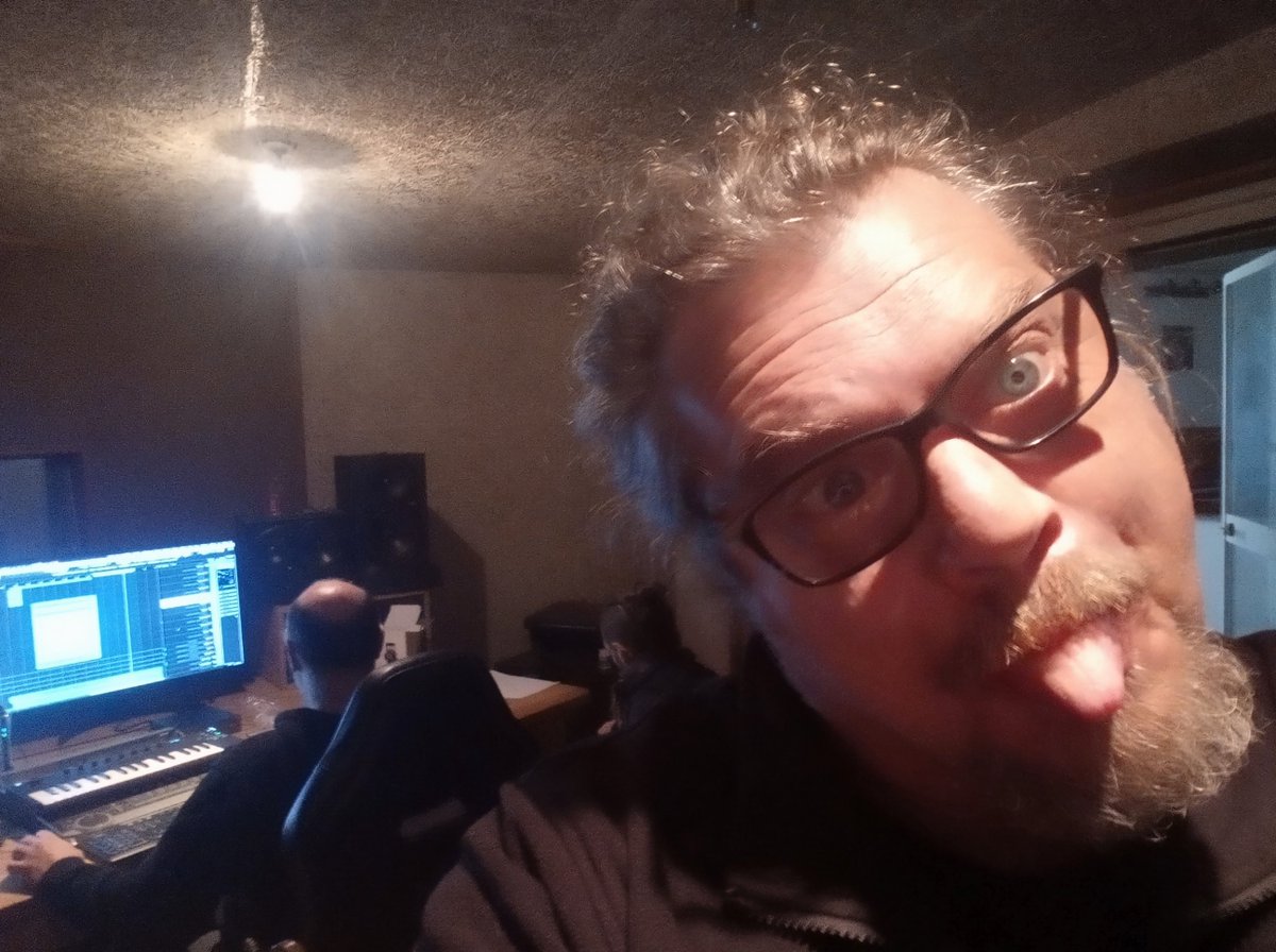 PSYCHOPATHIC ROMANTICS tweet media