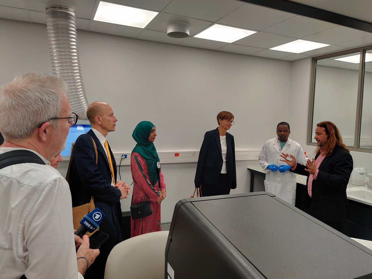 GermanyinSA's tweet image. Learning about 🇿🇦🇩🇪 cooperation on #PandemicResponse and excellence in #health #research.