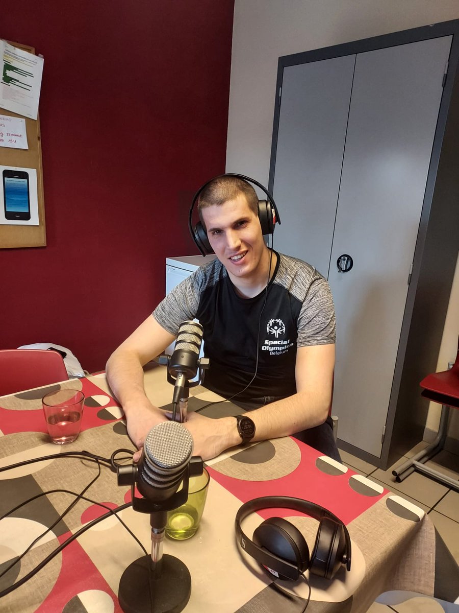 APJournalistiek's tweet photo. Elias vertrekt deze zomer met zijn zwemteam naar Berlijn. Daar zal hij het beste van zichzelf geven op de Special Olympics Worldgames. Dat zijn de Olympische Spelen voor atleten met een verstandelijke beperking. 

Benieuwd naar zijn verhaal? Beluister het binnenkort op wrAP! https://t.co/BbmGOGozVa