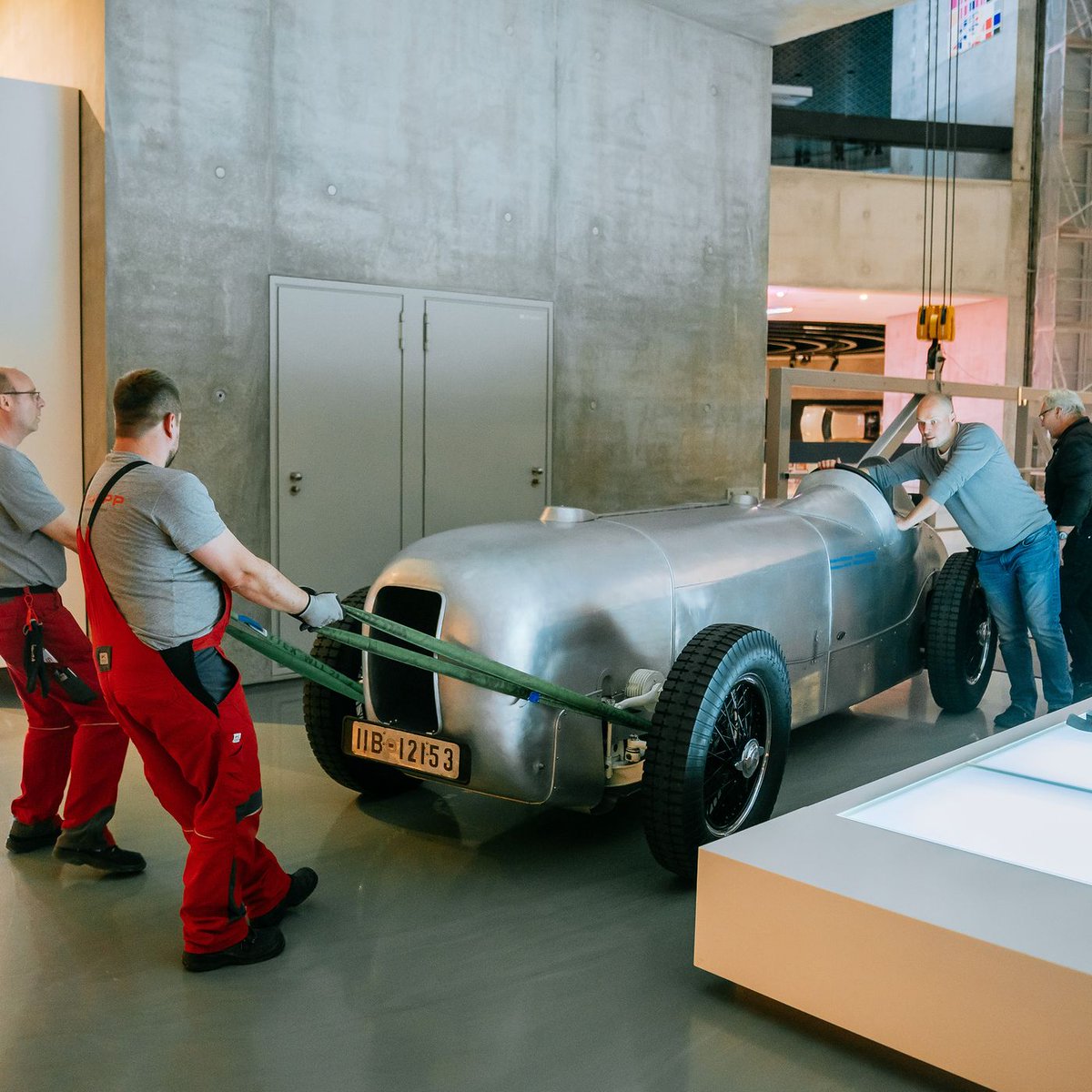 Welcome "home," Streamliner. In 1932, Manfred von Brauchitsch won the Avus race with a fully panelled SSKL - the first "Silver Arrow!" Come and see this legendary race car in our museum. Tickets online: museum-ticket.mercedes-benz.com #MBmuseum