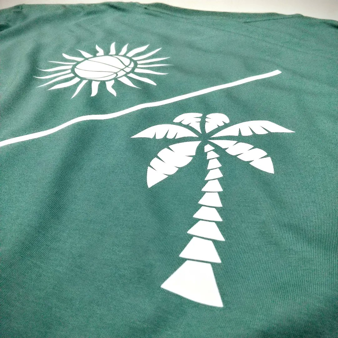 TheWEST4thNY's tweet photo. 🌸2023 スプリング&amp;サマー コレクション🌊

🟦SoCal : クラシックTシャツ

背中には太陽とヤシの木をシンプルにデザイン。
表もシンプルなブランドネームのみで、夏とビーチに合うコットン100%の王道Tシャツ。

詳細は画像をクリック👇️
https://t.co/I1ktgm1qLb https://t.co/j5jDudNPm0