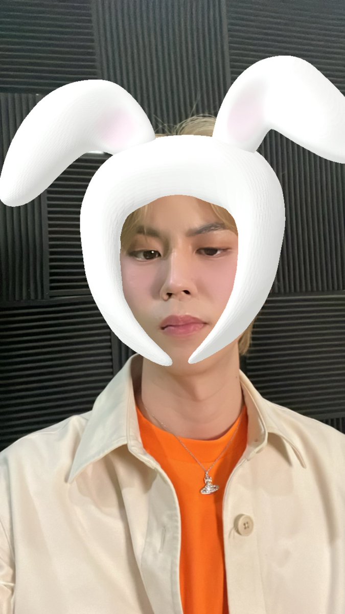 Prem_space's tweet photo. มีแมวกี่ตัว มีกระต่ายกี่ตัว มีคนเท่กี่คน #SulwhasooxPrem https://t.co/D0MeWSWACZ