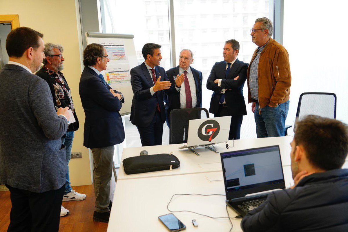 PacoCuenca's tweet photo. #Granada cuenta desde hoy con un nuevo espacio de trabajo para proyectos colaborativos innovadores de la @CCGranada 
👉🏻Un edificio de 10 plantas y 1.800 metros cuadrados diseñado para fomentar e inspirar a emprendedores digitales. Un espacio dinamizador del tejido empresarial. https://t.co/EqfsOGXRPS