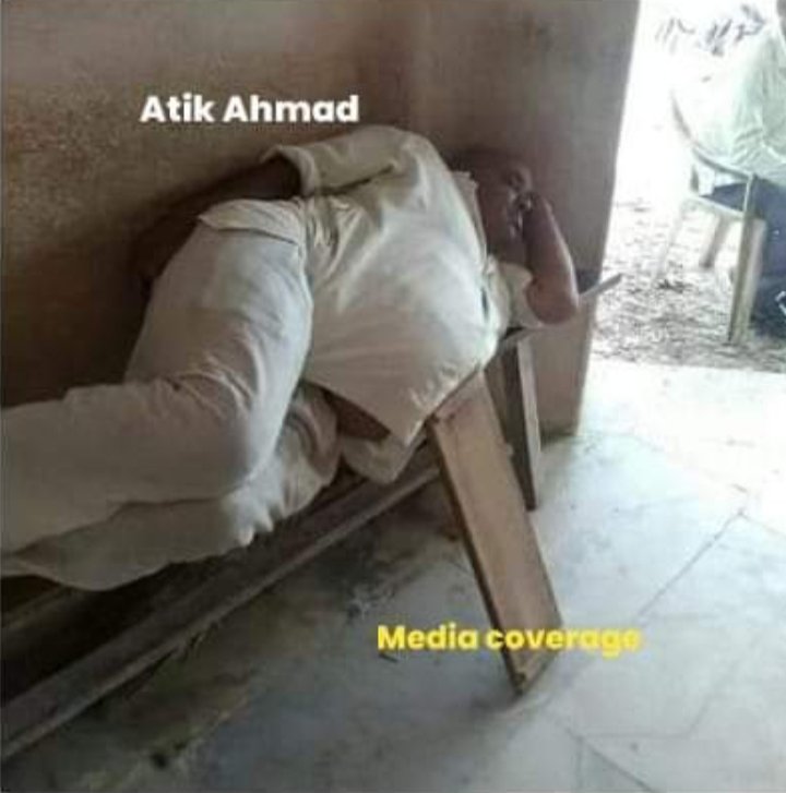 Angryhindu8's tweet photo. ये न्यूज चैनल वाले इतनी मेहनत कर रहे है #अतीक़अहमद की गाड़ी पलटे या ना पलटे इनकी TRP कम नहीं होनी चाहिए ,, मतलब हद है 🤔🤔  #Prayagraj #aajtak 
#AtiqAhmed #YogiAdityanath 
सहमत हो तो RT ज़रूर करना follow me 👉 
 to get follow back 💯% https://t.co/IHvKgktYhE