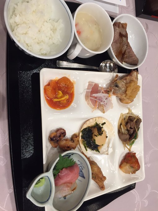 ๆ
้คจใฎใใฅใใใง้ฃใน้ใใ
็พๅณใ้ใใ