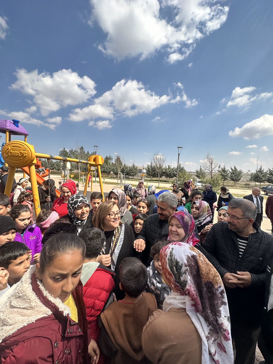 Fatma Şahin (@FatmaSahin) on Twitter photo 2023-03-27 10:56:19 Çok güzel bir bahar havası var bugün. ☀️ Biz de haftanın ilk günü çocuklarla, #Gazianteplilerle ile bir araya geldik. 😌 Sohbet ettik, taleplerini aldık, yapılabilecekleri anlattık. 📸 Çok güzel bir bahar havası var bugün. ☀️ Biz de haftanın ilk günü çocuklarla, #Gazianteplilerle ile bir araya geldik. 😌 Sohbet ettik, taleplerini aldık, yapılabilecekleri anlattık. 📸