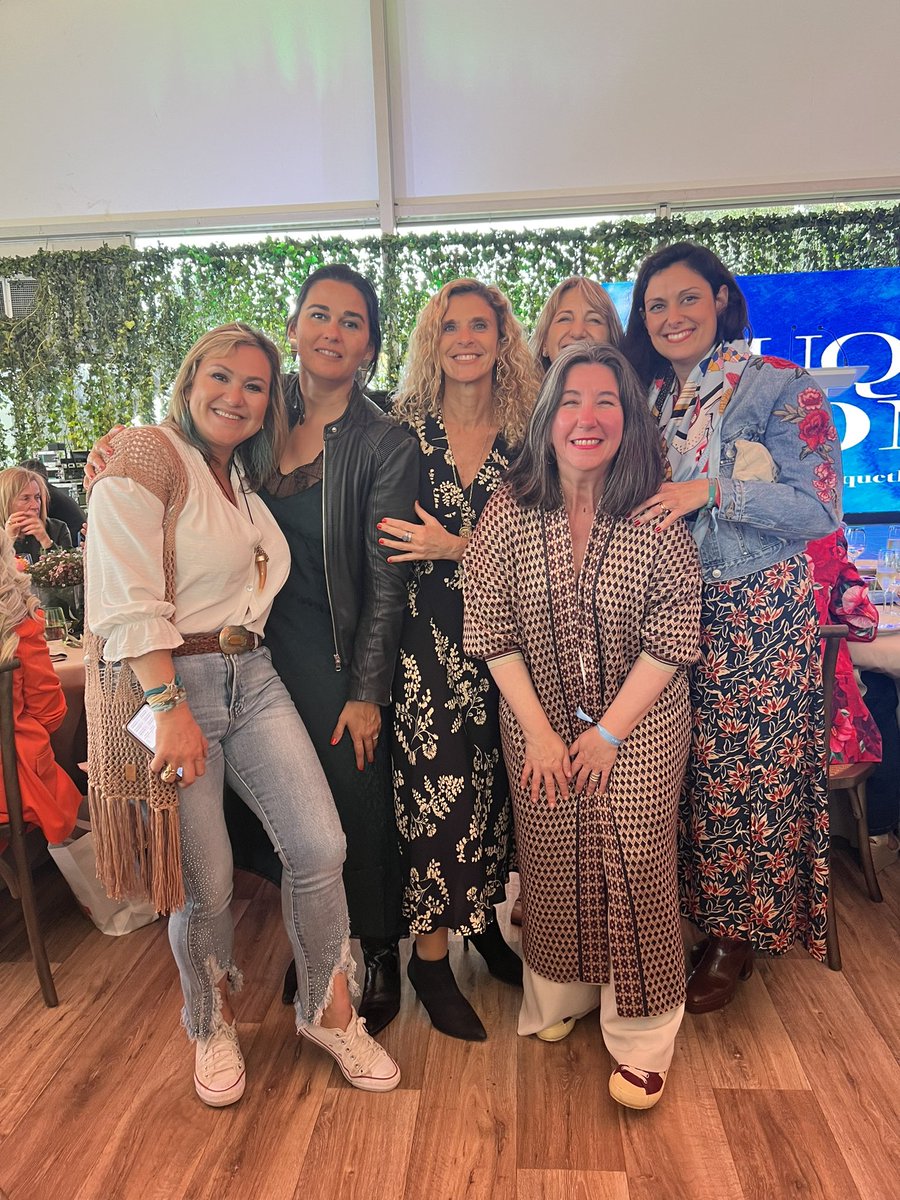 EvaVilaMassanas's tweet photo. Este domingo he tenido el honor de participar en el primer #suquetdedones un evento solidario en el que 333 mujeres hemos apoyado a @Fund_Eurofirms y creado lazos de colaboración.Gracias a sus almas, @maralarco @agenersurrell @txellbq @MariaEugeniaGay 
#CristinaCabañas https://t.co/lfTzqNrsWQ