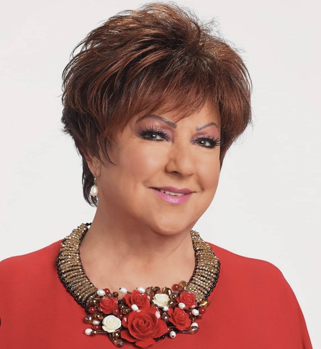 selrosies's tweet photo. Come distruggere un mito di sempre con la sola ed esclusiva partecipazione al #GrandeFratelloVip. 
Speravo fossi più umana, più tutto, ma oltre ai concorrenti la vera indole esce anche agli opinionisti.
#donnalisi #nikiters https://t.co/JG1J4sin5Y