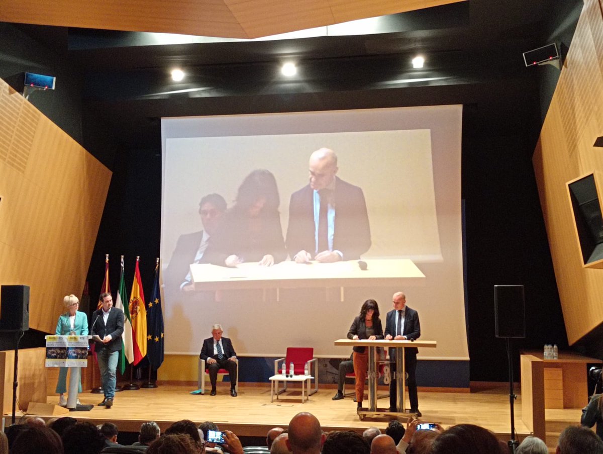 M82Isabel's tweet photo. Está mañana @ACH_AndExt en el II Foro Sevilla SVQ EMPRENDE, Creando Comunidad. https://t.co/62RBSe1gQ4