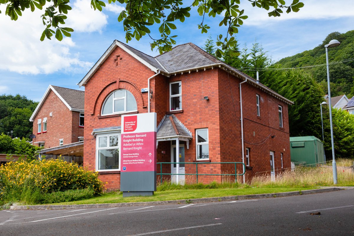 UniSouthWales's tweet photo. As a #postgraduate student, you’ll have access to our impressive teaching facilities within your chosen subject area🏥🧪🥅

To learn more, book a place on our online open evening👇

🗓️29 March
⌚️4pm
💻https://t.co/5XJE9BBnUx

#USWOpenDay https://t.co/FX8yDQCysc