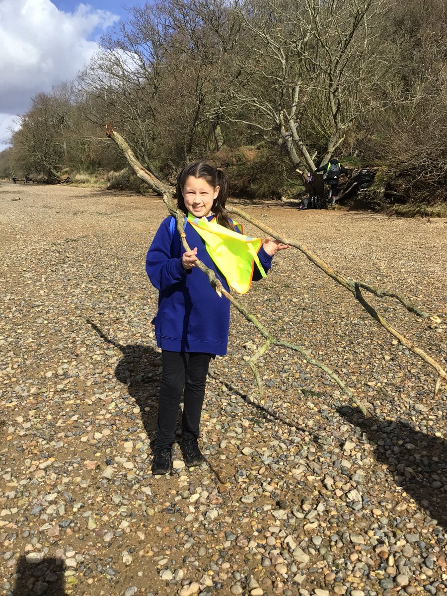 HalifaxPrimary's tweet photo. Year 6 had great fun doing fieldwork at Orwell Country Park on Friday as part of their Geography learning - full explorer mode was needed and plenty of golf balls were found! https://t.co/fo2kjq3smm