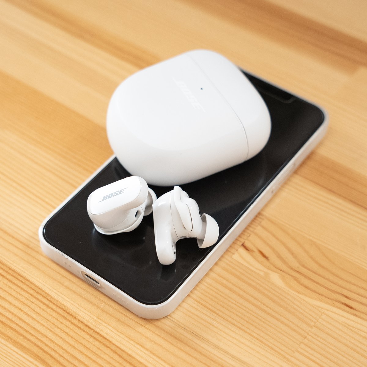 「これぞ"最高峰"!BOSEのイヤホン「QuietComfort Earbuds 」|BuzzFeed Japanのイラスト