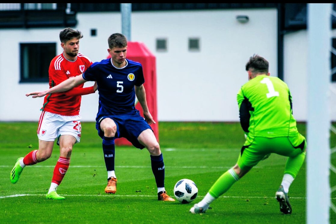 The_Young_Team's tweet photo. A deserved Scotland youth debut this week for Mitchell Robertson. 

We watched the 18 year old CB at Celtic B recently &amp; liked his calm diligence on &amp; off the ball. A tidy player, unlikely to make errors.

One to keep an eye on esp if work ls on excelling in duels &amp; box defending https://t.co/J2RBgnIqmz