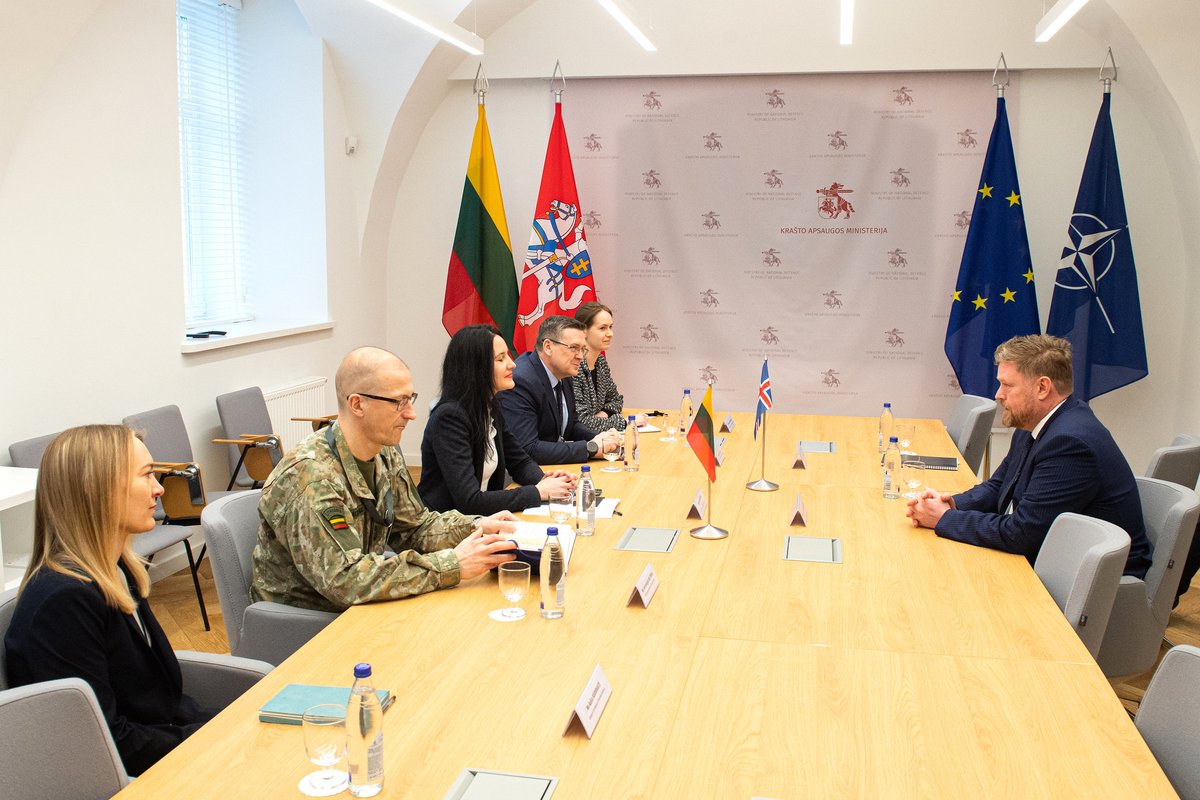Lithuanian_MoD's tweet photo. 🇱🇹We are pleased to welcome 🇮🇸CHOD Jonas G. Allansson and to discuss security situation in the region

Both 🇱🇹&amp;🇮🇸 identify support to Ukraine as a top priority

🇺🇦Together we are training Ukrainian troops by organising "Nordic 5" Explosive Ordnance Clearance courses in Lithuania. https://t.co/WskvBUdI4L