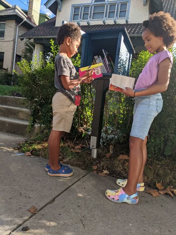 97HeywardHouse's tweet photo. #ProgramHighlight 📚 The Rufus and Judy Jordan Literacy Project📚
📚 This #HeywardHouse program honors Cam's grandfather, Rufus Jordan
📚 The project aims to spread the love of reading by installing Little Free Libraries across our region #learnmore #linkinbio #impact97 https://t.co/8pmyd9XNiS