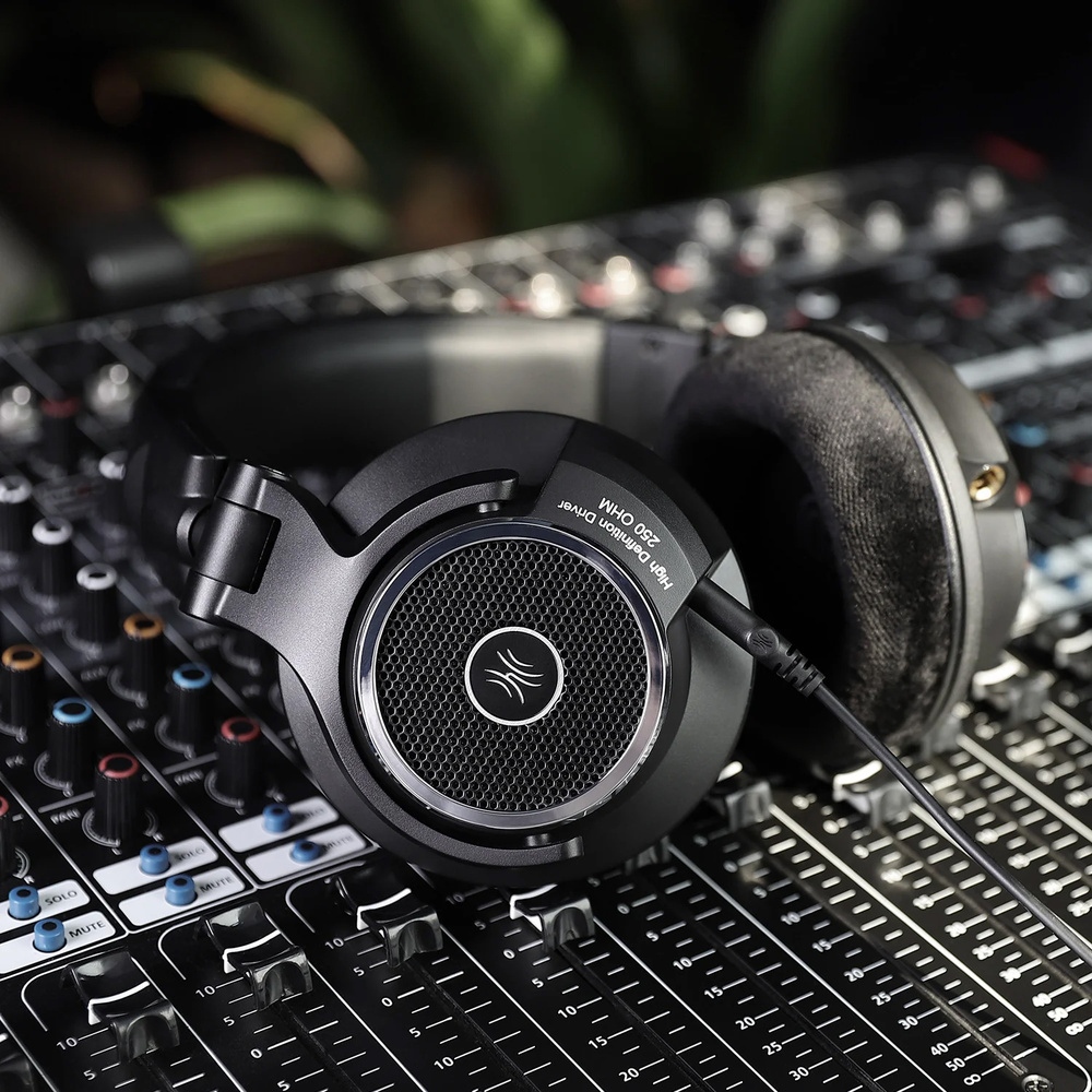 soundonsoundmag's tweet photo. The Monitor 80s from @OneOdio_ are the more upmarket open‑backed cousin of the Monitor 60s, but it would be misleading to characterise them merely as an open version of the same design.
https://t.co/1SvlZ5xIad
#headphones #recording #mixing #mixengineer #studio #recordingtech https://t.co/EdlS4pz3AV