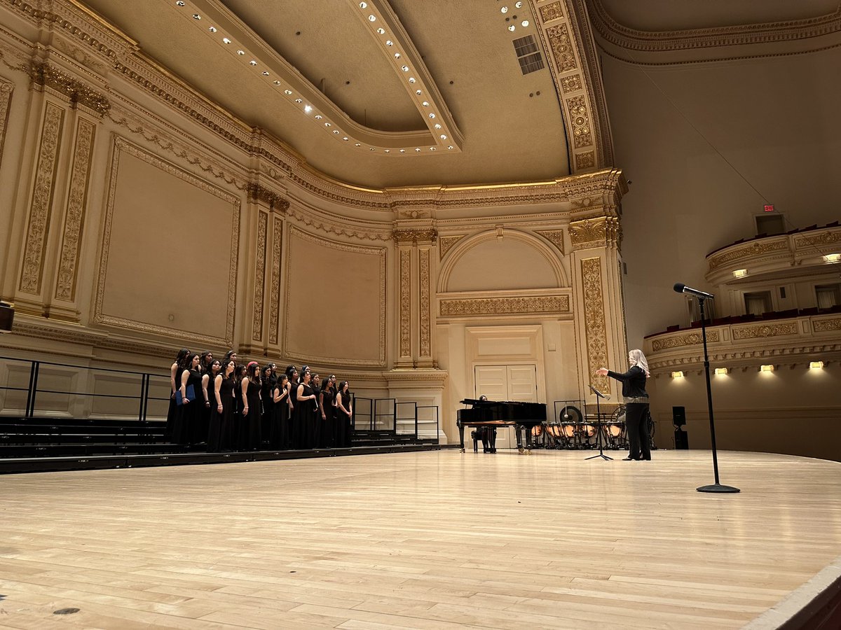 SISD_FineArts's tweet photo. Congratulations to the @Americas_HS Choir on an exceptional performance and opportunity of a lifetime to perform as a featured choir at the world famous Carnegie Hall in New York City! #TeamSISD #SISDFineArts @RManriquez_AHS https://t.co/06NijxcwkE