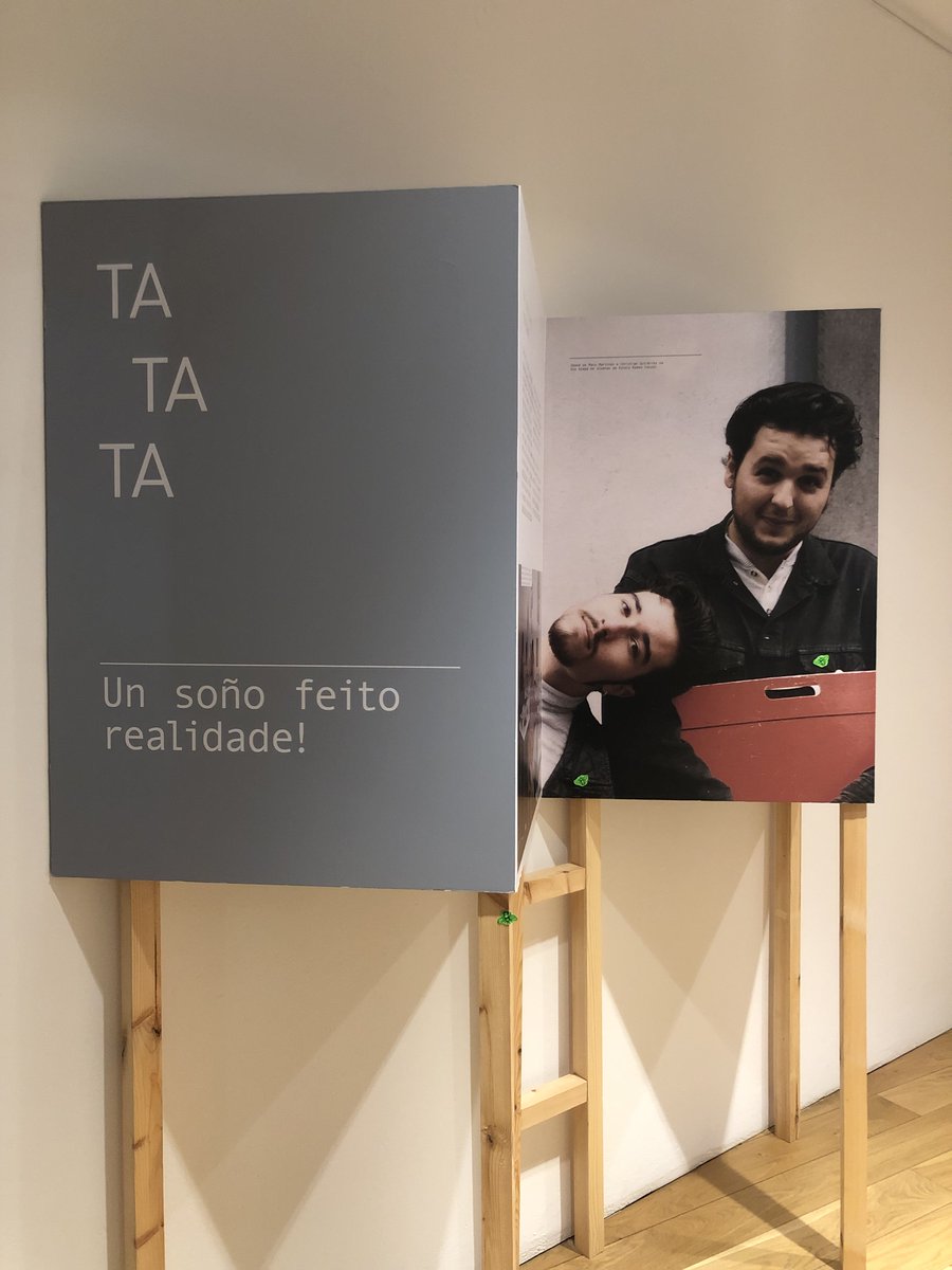 TATATA_info's tweet photo. 🎂5⃣0⃣💙 Parabéns á @EASD_Lugo por 50 anos de talento educando en #arte e #deseño

A mostra que celebra o aniversario acolle traballos de profesionais do ámbito artístico que se formaron neste centro, e nós temos o noso oco baixo o nome "TA TA TA, un soño feito realidade!" https://t.co/hjQ86iyVXa