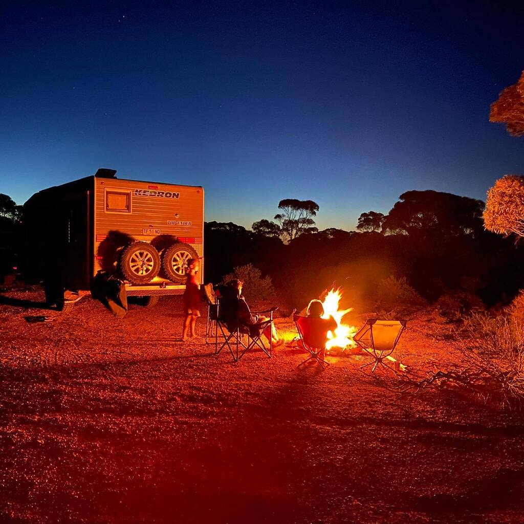 RobMalicki's tweet photo. Our campsite is off the Eyre Highway, one of Australia's most remote areas. It’s 600km of desert and scrub to the nearest town, with only two directions to choose from - East or West. At night, we sit by the campfire, and I play some chords on my guitar … https://t.co/8K2pWYdNyd https://t.co/TUrCkBCzLI