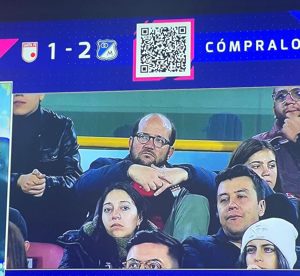 JuanFraile's tweet photo. Un tamal para el camarógrafo de @WinSportsTV !!!! https://t.co/A6IxKcnKlu