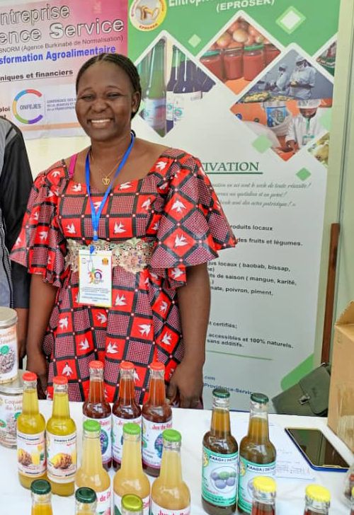 Entrepreneuriat : 39ème conférence ministérielle de la CONFEJES au Congo Brazzaville : Mme Sanou/Ouedraogo remporte le 1er prix du concours avec son entreprise " Providence Jus" et fait ainsi honneur au Burkina Faso
Owonews.net