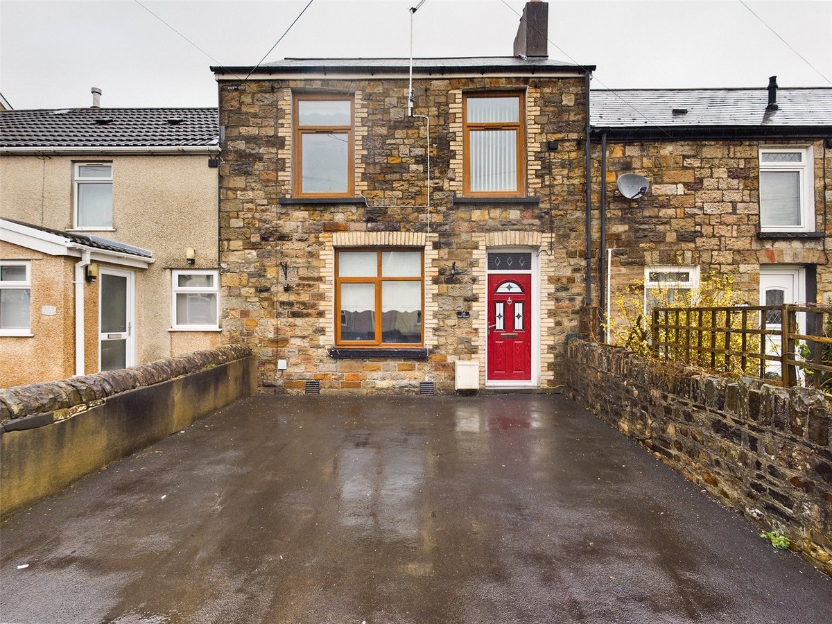 A well-presented three bedroom mid-terrace property being conveniently located for the local amenities. 🏠👀 

Aberdare, Rhondda Cynon Taff

£165,000 

ow.ly/nTql50NsvSN