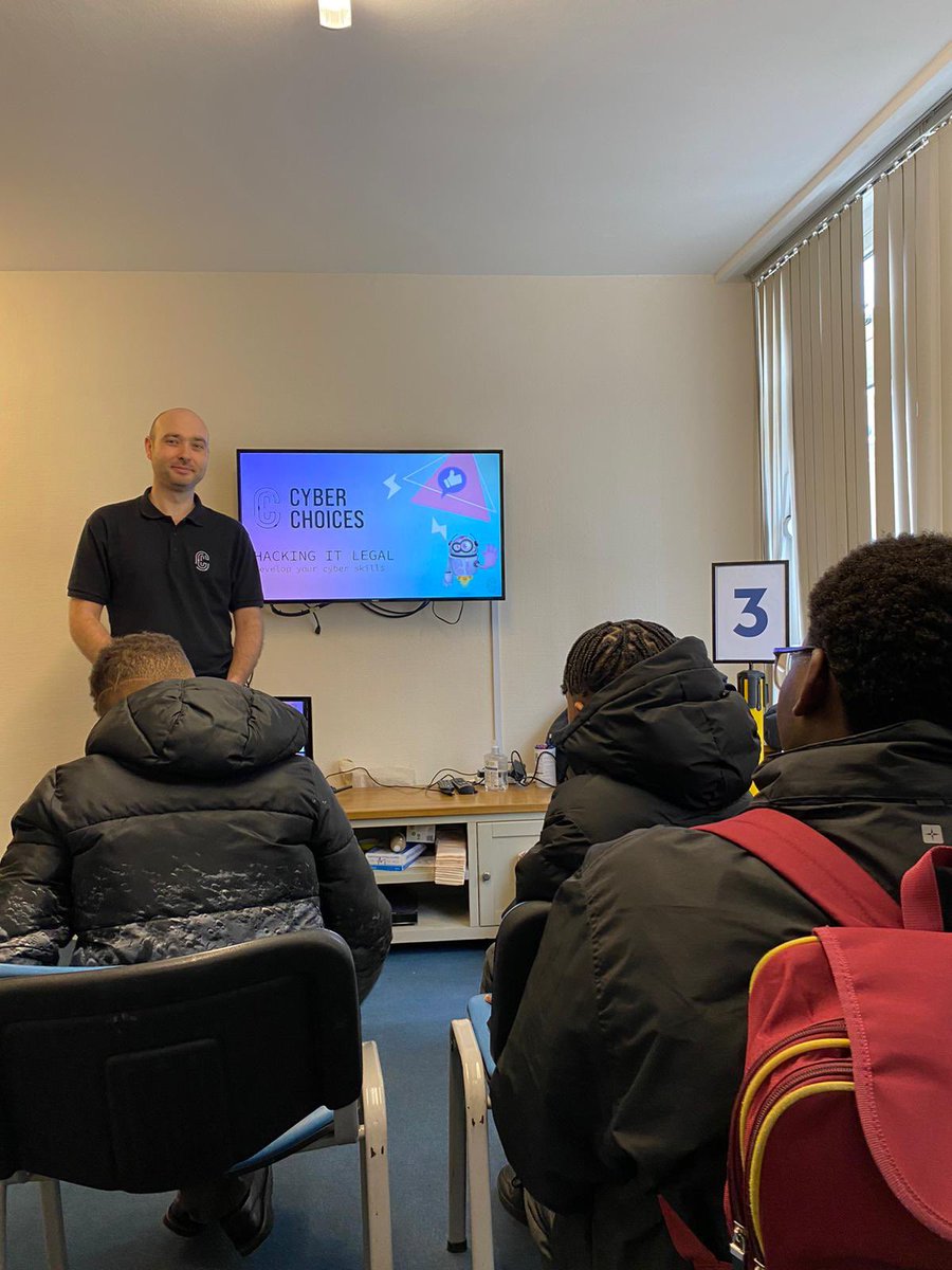 Holy_TrinityCE's tweet photo. Our Year 6 children attended a very meaningful and relevant @lambeth_council Junior Citizenship workshop at Clapham Fire Station today. #citizens #safety #Lambeth 👮🏾‍♀️🧑🏼‍🚒⚠️ https://t.co/KN2gqqTwIS