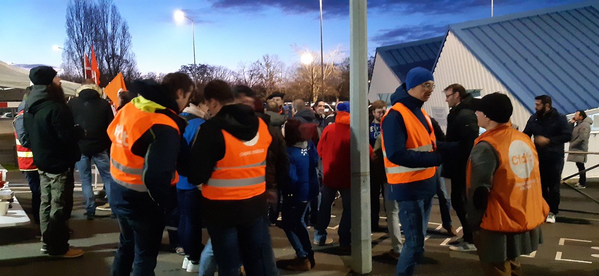 Ce matin opération filtrage aux entrées Nord et Sud👇 
La mobilisation s'accentue, c'est l'heure du retrait !  #ReformeDesRetaites
#non64ans 
<a href="/SCECFDTCVDL/">SCE CFDT CVDL</a>