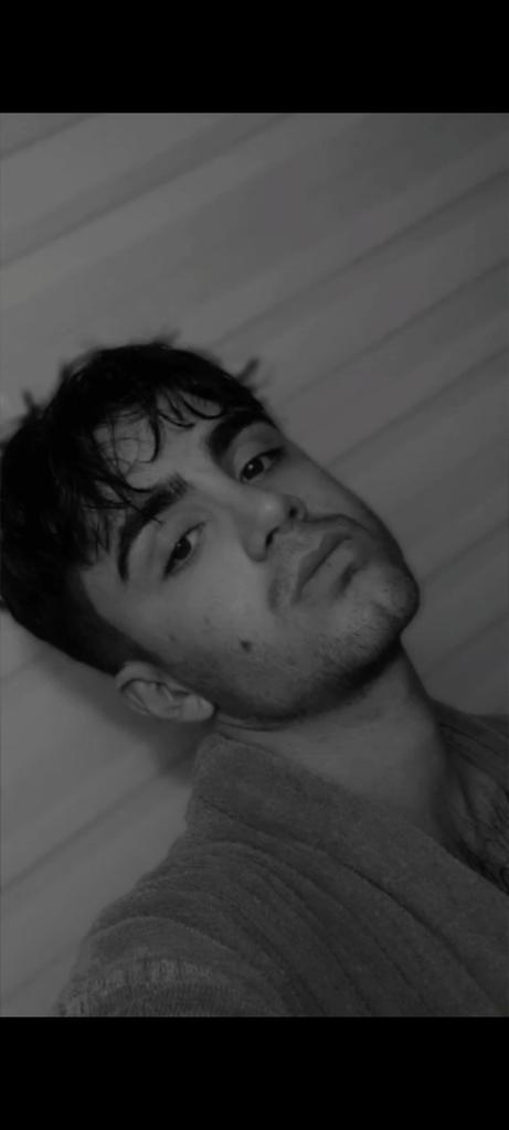 WINSTONHASTAM's tweet photo. هر کاری میکنم تو عکسام مظلوم نباشم ، نمیشه :( https://t.co/575xVfxnG3