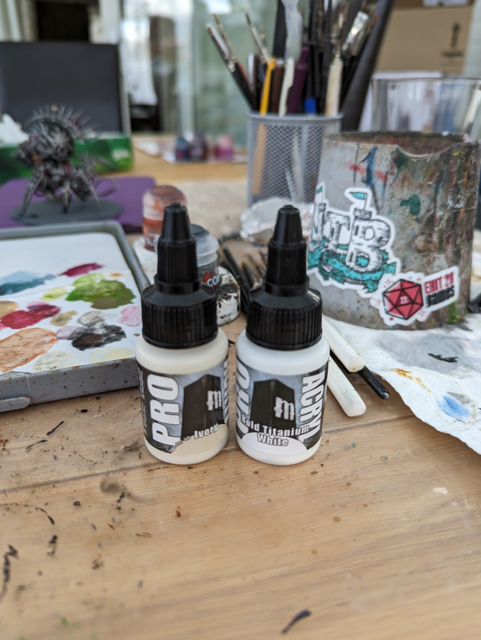 JewelKnightJess on X: Picked up my first ever pro acryl paints to