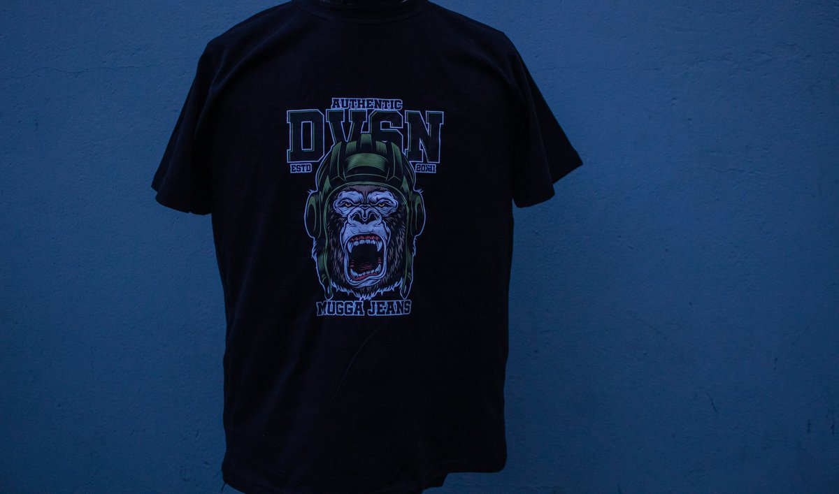 MuggaOfficial's tweet photo. Introducing our first Premium Graphic - Shirt.

Dropping in Limited Edition.

#Preorderyoursnow
#fashion
#wearzim
#authenticurbanwear https://t.co/o1FzcJfW8Y