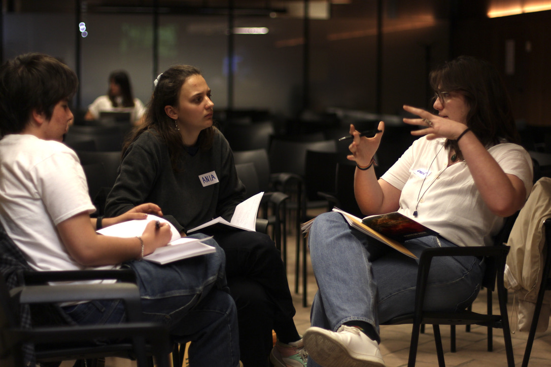 El grupo de #JóvenesProgramadores <a href="/MovingCinema_/">Moving Cinema</a> programan la sesión del 30/03 en <a href="/PuntodVistaFest/">Punto de Vista</a>! Una sesión de tres cortos repletos de reflexión, vida y cine 💫

Jueves 30 de marzo a las 19h en Civivox Condestable!