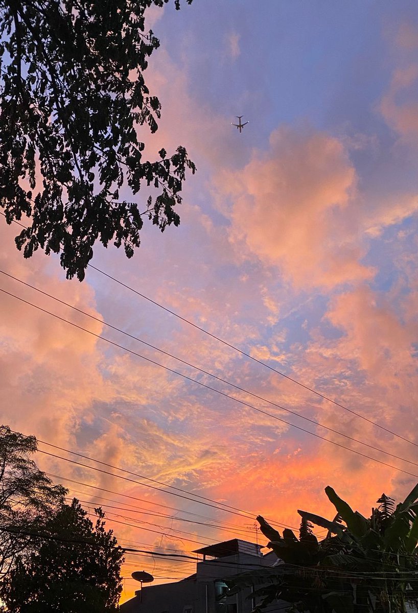 s_skyyyyyyy00's tweet photo. Langit hari ini cantikkkk bngtttt https://t.co/UlZ4D2e2fa