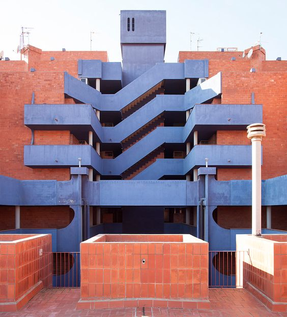 This is hot.

Barrio Gaudí
Ricardo Bofill, 1968.

Photo by: <a href="/clguillaume/">Clement GUILLAUME</a>